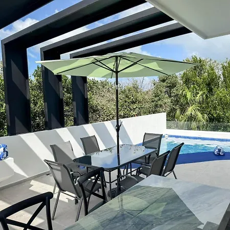 Beautiful House With A Private Pool Villa